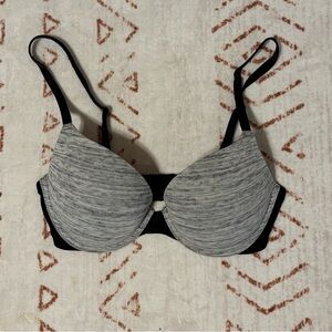 PINK Victoria's Secret Gray and Black T-Shirt Bra with Underwire